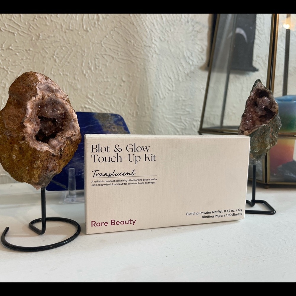 Brand new sealed Blot and go touch up kit from rare beauty